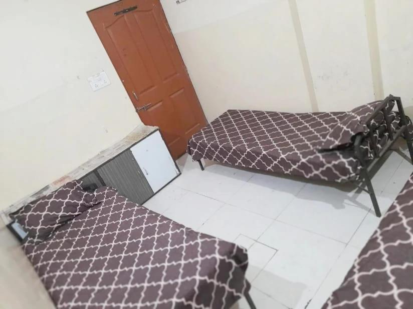Aashiyana Boys Hostel 인도르 외부 사진